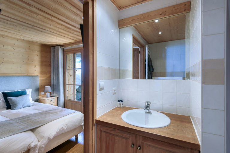 Ensuite bathroom 3