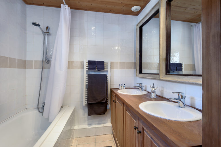 Ensuite bathroom 5